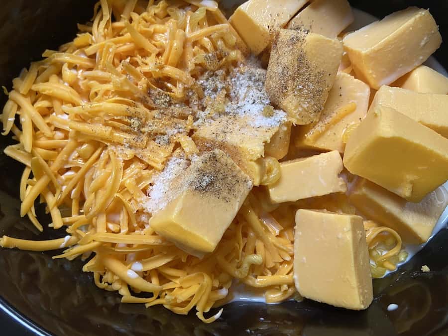Slow Cooker Baked Mac and Cheese