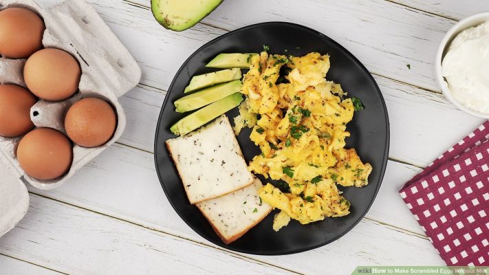 HOW TO MAKE SCRAMBLED EGGS WITHOUT MILK