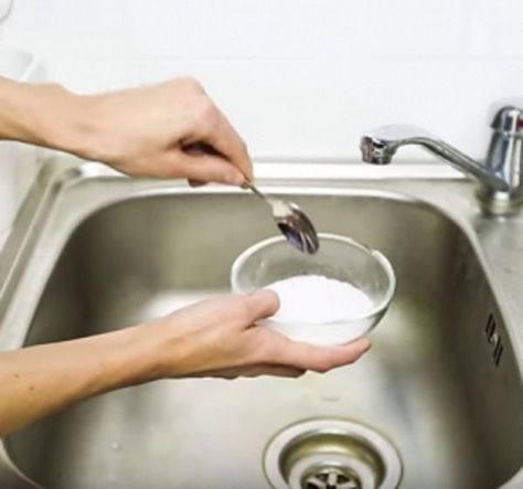 how to unclog a sink with baking soda