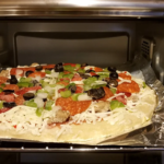 3 Easy Ways to Reheat Frozen Pizza